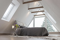Schlafzimmer im ausgebauten Dachboden