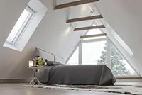 Schlafzimmer im ausgebauten Dachboden